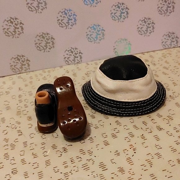 MGA Bratz Boys Shoes and Stylish Hat - Picture 3 of 3